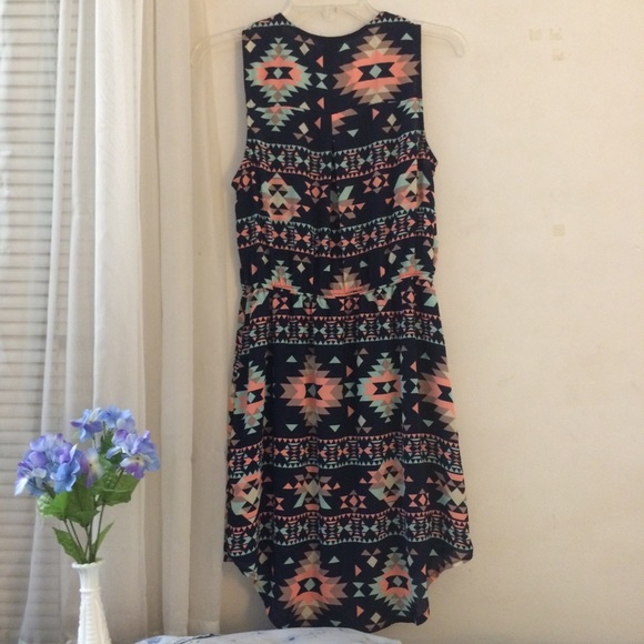 Patterned high-low dress with lace-up front - Picture 3 of 5